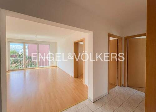 Flur und Wohnzimmer - Etagenwohnung mit 112,00 m² in Niddatal-Assenheim zum Kaufen