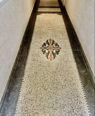 Hauseingang mit Terrazzo Boden - 2 Zimmer Etagenwohnung zum Kaufen in Köln