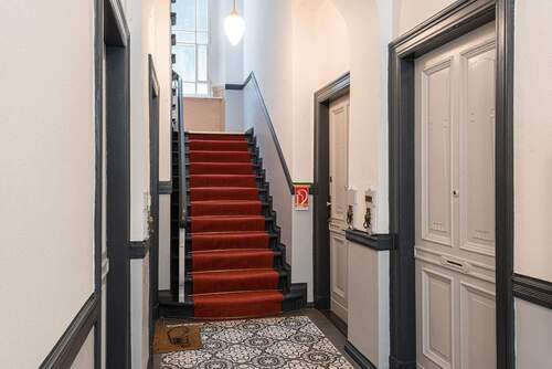 Treppenhaus Seitenflügel - Terrassenwohnung mit 88,00 m&sup2; in Berlin zum Kaufen