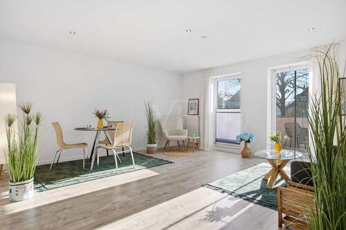 großzügiges Wohnzimmer - 