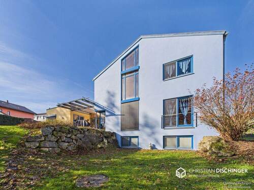 Hausansicht - Familienidylle auf 224 m² - mit Kubus-Anbau, Pool und traumhaftem Garten