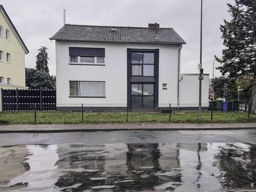Hausansicht - 6 Zimmer Einfamilienhaus zum Kaufen in Frankfurt