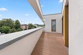 Dachterrasse im DG - Exklusives Einfamilienhaus mit hochwertiger Ausstattung, 2 PKW Stellplätzen und kleinem Garten