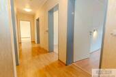 Diele - 4 Zimmer Etagenwohnung zum Kaufen in Düsseldorf Wersten