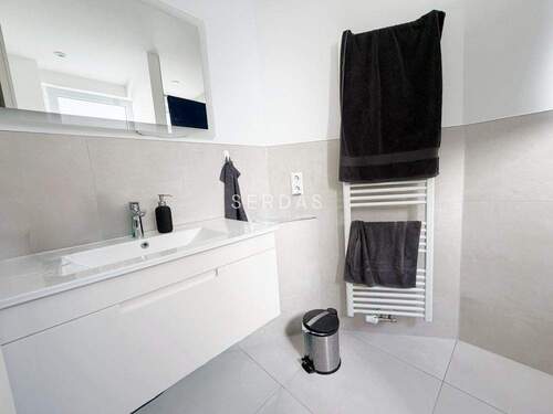Badezimmer EG - Mehrfamilienhaus, Wohnhaus mit 206,00 m² in Stuttgart / Obertürkheim zum Kaufen
