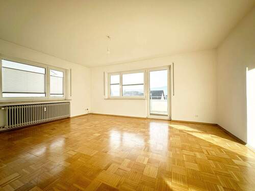 Wohnzimmer - 4 Zimmer Etagenwohnung in Wurmlingen