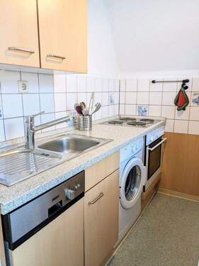 Küche mit Herd, Spülmaschine - 