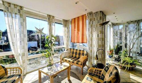 Das sonnige Wohnzimmer - 9 Zimmer Einfamilienhaus in Giengen an der Brenz