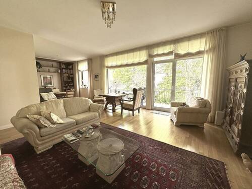 stilvolle 3-Zimmerwohnung mit Balkon - Schicke Eigentumswohnung in Oberkassel