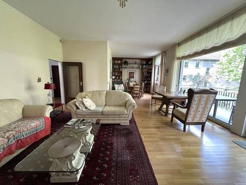 großes Wohn-/Esszimmer - 
