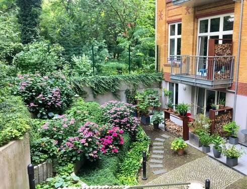 Fassade mit Balkon und Terrasse - 3 Zimmer Etagenwohnung zum Kaufen in Berlin