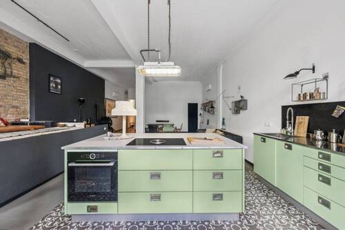Offene Küche mit Kochinsel - 3 Zimmer Etagenwohnung in Berlin