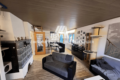 - Titelbild - Gemütliche 3-Zimmer-Wohnung mit Garage und Ausbaustudio