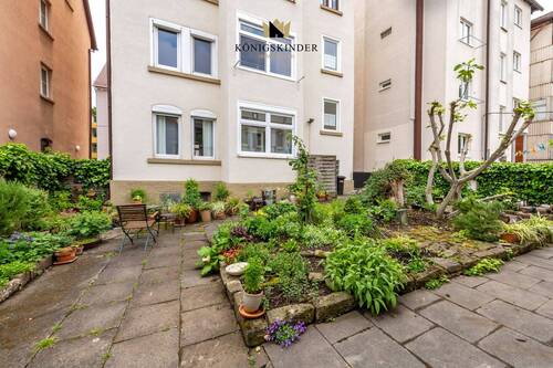 Grünfläche zum Haus gehörend - 3 Zimmer Etagenwohnung in Stuttgart