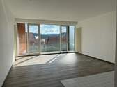 Wohnzimmer - Schöne, helle 3-Zimmer-Wohnung mit Balkon in zentraler Lage
