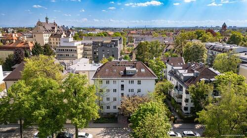 Frontansicht des Hauses - 4 Zimmer Mehrfamilienhaus, Wohnhaus zum Kaufen in München