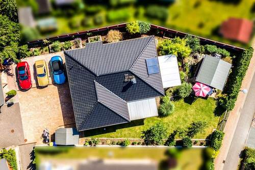 - - ~~Wo rotes Holz auf nordische Idylle trifft - Ihr Zuhause bei Bergen auf Rügen~~