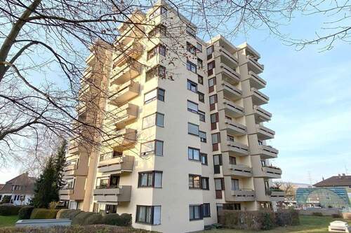 Südost-Ansicht - 3 Zimmer Etagenwohnung zum Kaufen in Weinstadt