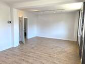 Wohnzimmer (3) - Mehrfamilienhaus, Wohnhaus mit 95,00 m² in Hannover zur Miete