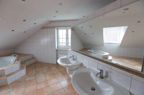 Bad - 4 Zimmer Etagenwohnung in Kumhausen