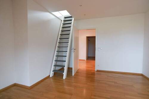 Kinderzimmer - Etagenwohnung mit 180,00 m² in Kumhausen zur Miete