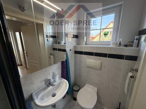 WC mit Dusche im Erdgeschoss - 