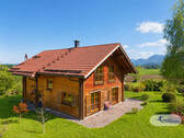 Ansicht Haus - Wohnen, wo andere Urlaub machen - Ihr Zuhause mit Bergpanorama und besonderem Flair