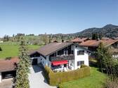 Landhaus - Ohlstadt: großes Einfamilienhaus am Wiesenrand mit Charme