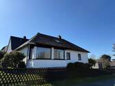 Ostansicht mit Lounge - 7 Zimmer Einfamilienhaus in Zell im Fichtelgebirge