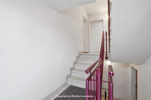 Treppenhaus - 2 Zimmer Etagenwohnung in Dettenheim