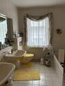 Badezimmer mit Wanne - 