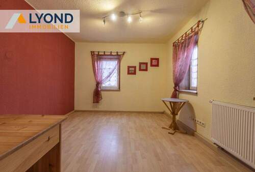 Zimmer EG - 1 Zimmer Mehrfamilienhaus, Wohnhaus in Uhlstädt-Kirchhasel / Weißbach