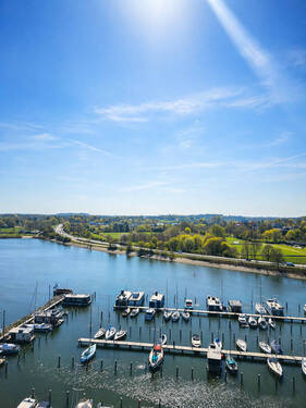 Blick auf die Marina - Leben über Schleswig! Wachwerden mit der Sonne im Gesicht. ETW für die Zukunft.