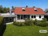 Gartenansicht - Einfamilienhaus mit Wohlfühlfaktor - Studio, Sauna und sonniges Grundstück in Bestlage