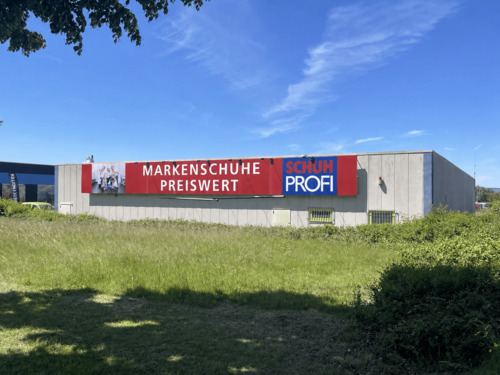 Strassenansicht - repräsentative Markt- und Einzelhandelsimmobilie