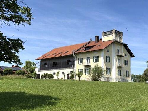 Herzlich Willkommen - Nähe Murnau : Loftartiges Wohnen im Bauernhaus-Ensemble mit Freisitz in herrlicher Alleinlage