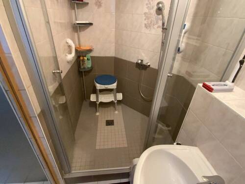 Bad mit ebenerdiger Dusche - 