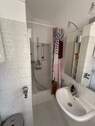 Badezimmer mit Dusche - 