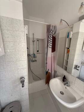 Badezimmer mit Dusche - 