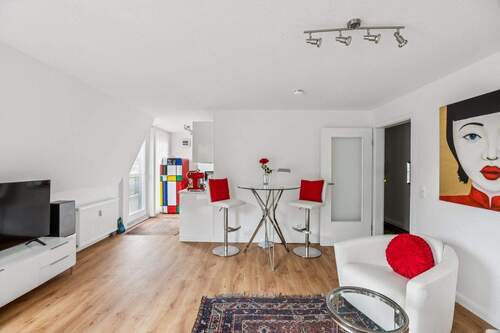 Blick in die Küche - 3 Zimmer Etagenwohnung zum Kaufen in Zeuthen