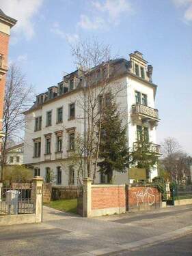 E03-Außenansicht4.JPG - Charmante 2-Zimmer-Wohnung mit Balkon – gepflegt, modernisiert & bezugsfertig