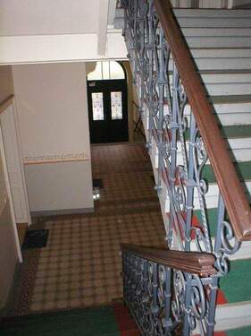 E03-Treppenhaus4.JPG - 2 Zimmer Etagenwohnung zum Kaufen in Dresden