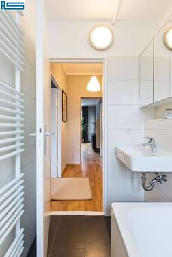 Blick Richtung Wohnzimmer* - 