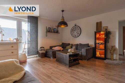 Bild 1 - Helle 3,5-Zimmer-Etagenwohnung mit Balkon und Aufzug in gepflegtem Mehrfamilienhaus!