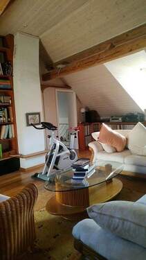 großer/ hoher Wohnraum - 