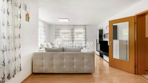 Wohnzimmer 1 - 3 Zimmer Etagenwohnung zum Kaufen in Mögglingen