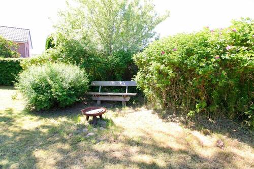 Bank im Garten - 