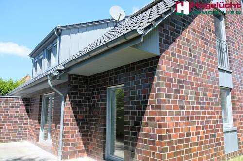 Ansicht - Eine sehr ansprechende Doppelhaushälfte mit Carport