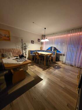 Wohnzimmer - 2 Zimmer Etagenwohnung zum Kaufen in Waldkraiburg