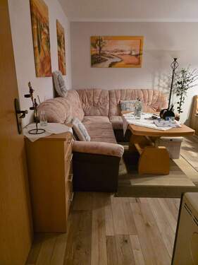 Wohnzimmer - 2 Zimmer Etagenwohnung in Waldkraiburg